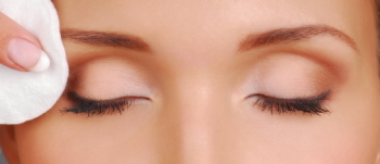 Use Of Vaseline To Remove Eye Makeup