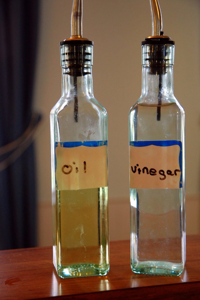 Use Vinegar And Olive Oil To Get Glowing Skin