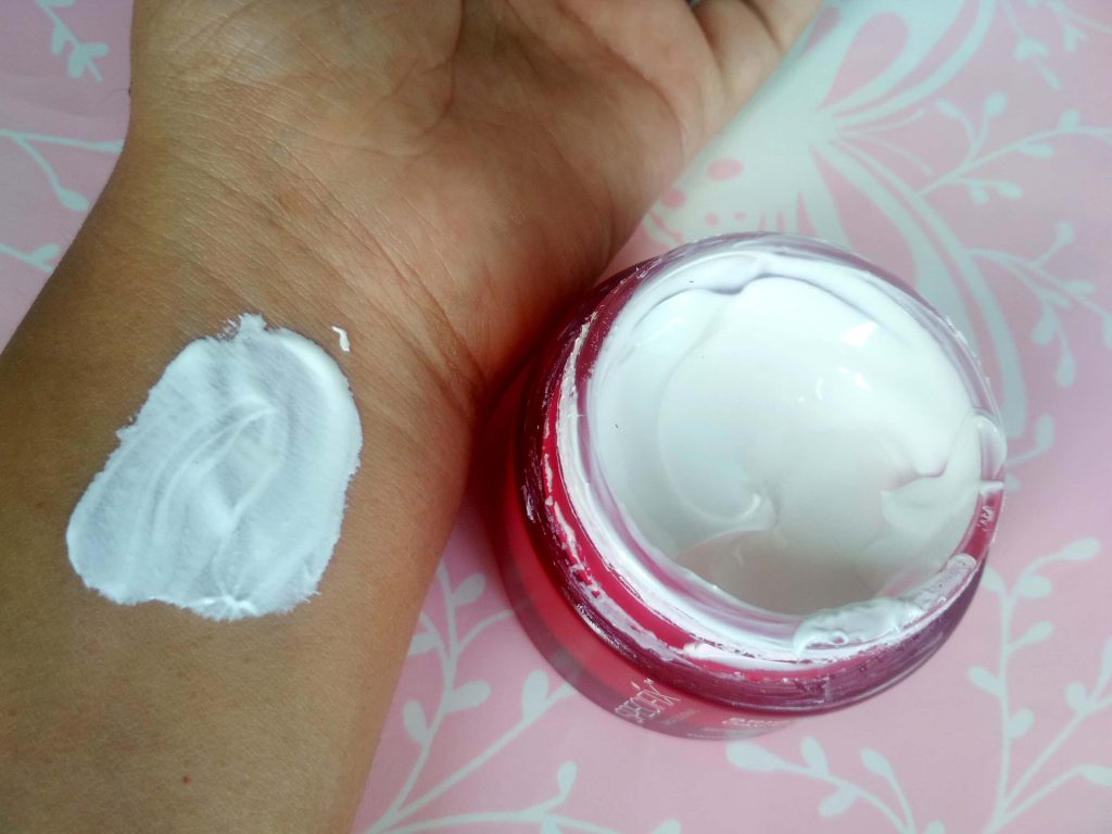 Appearance Of VLCC Specifix Brightening Day Cream