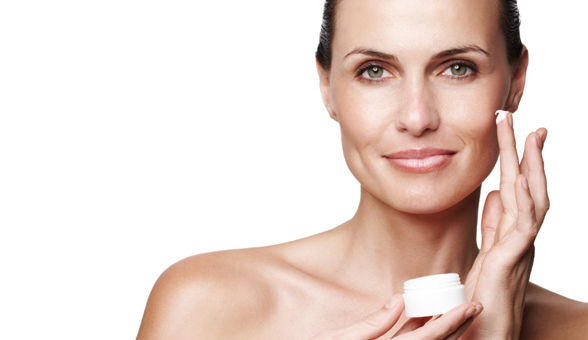 Application Of Moisturiser - One Of The Effective Christmas Skin Care Tips