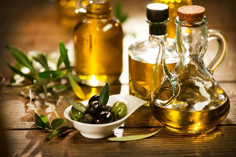 Olive Oil - Effective Home Remedies To Get Clear Skin