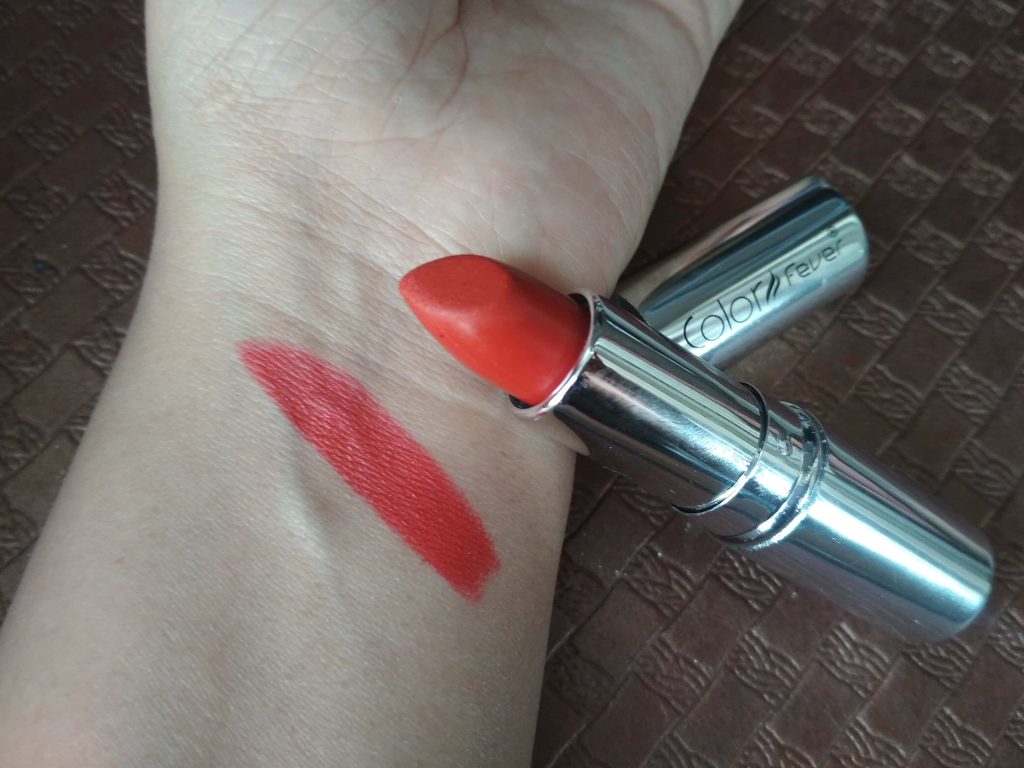 Swatch Of Color Fever Extra Smooth Just Matte Lipstick