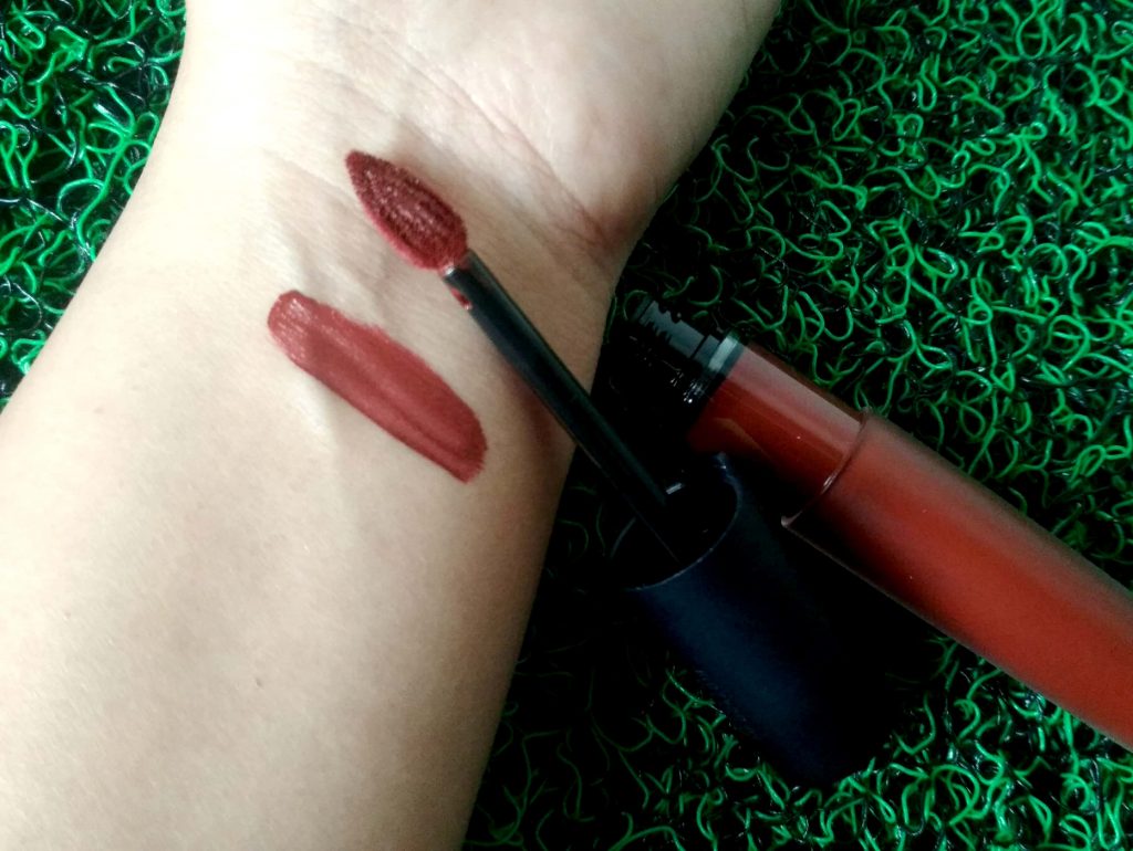 Swatch Of L'Oreal Paris Rouge Signature Matte Liquid Lipstick - 126 I Play