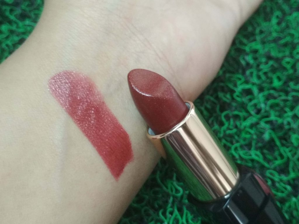 Swatch Of L'Oreal Color Riche Gold Obsession Lipstick - Mocha Gold